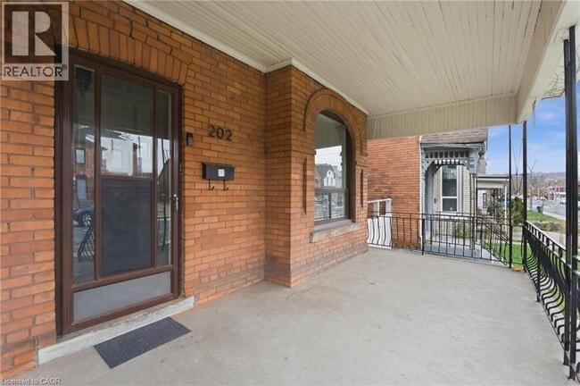 Building Photo - 202 Victoria Ave N