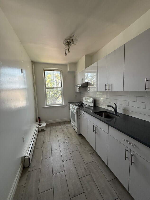 Foto principal - 565 W Side Ave