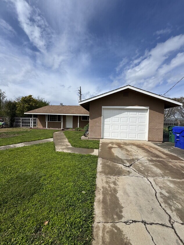 Foto principal - Water, sewer, garbage and landscaping is i...