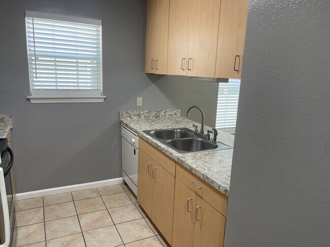 Foto del edificio - 2719 W Tharpe St