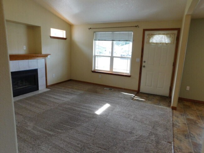Foto del edificio - 2Bd/1.5Ba Single Story House - Available to View!