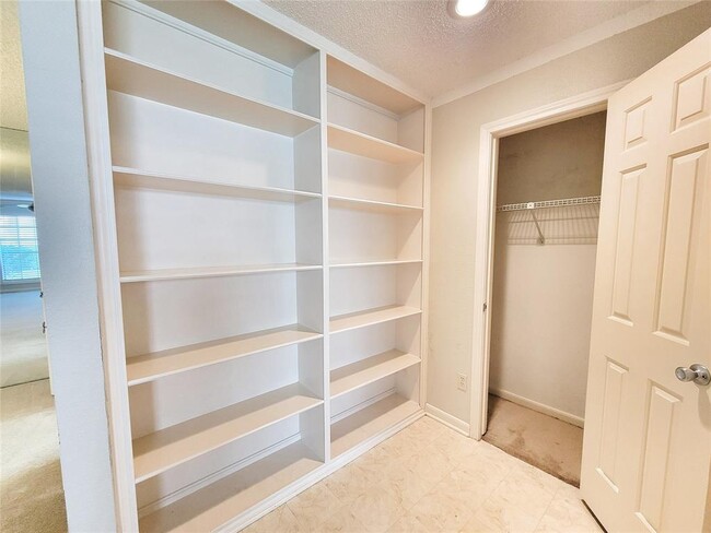 Building Photo - 1311 Antoine Dr