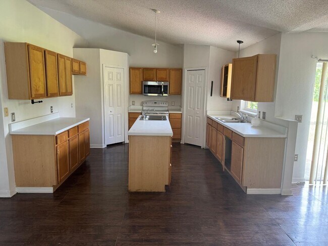 Building Photo - Beautiful  3bed  2Bath  House in Poinciana