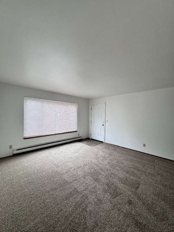 Building Photo - 3043 NE 140th St