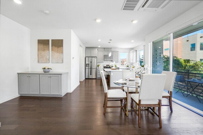 Foto del edificio - 5856 Cadence Ave