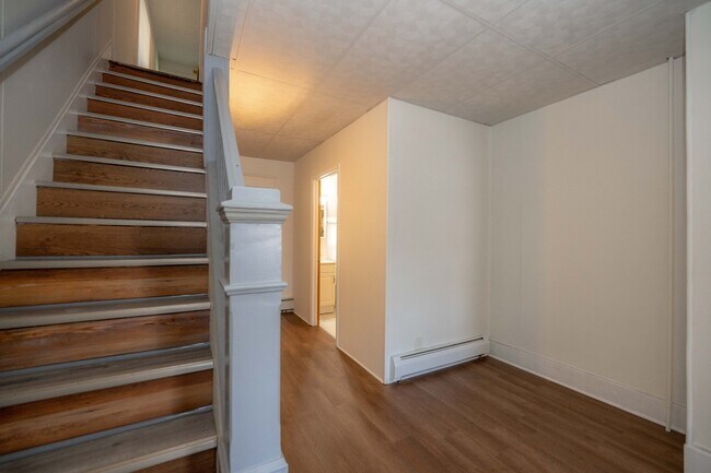 Foto del edificio - 921 W Walnut St