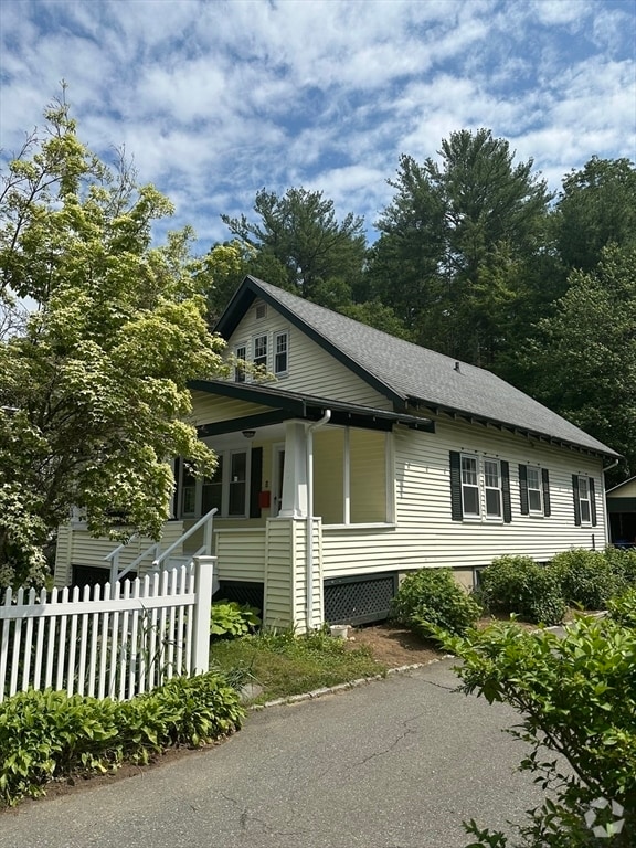 Building Photo - 114 Pleasant St