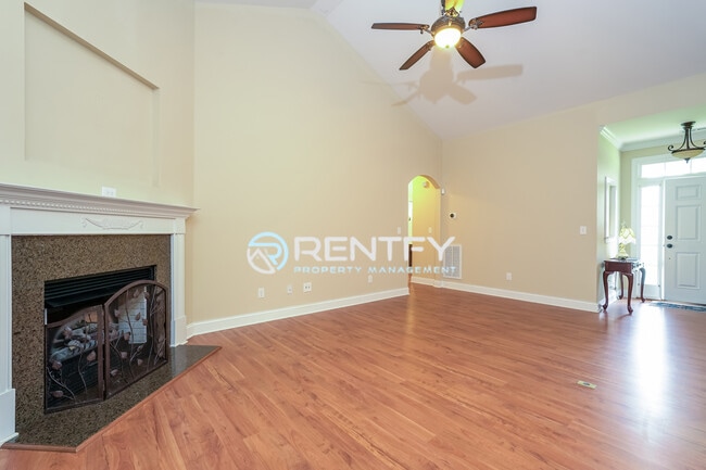 Photo - 5485 Styers Ferry Rd House