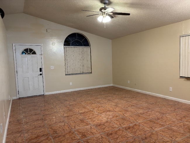 Foto del edificio - 2039 Garwood Dr