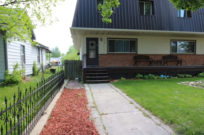 Building Photo - UTILITIES INCLUDED! Large 3 bed/ 1.5 bath ...