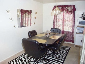 Building Photo - Hartford Square Townhomes