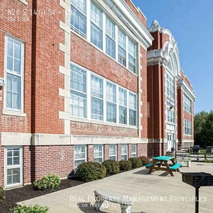 826 S 14th St Unit 102, Saint Joseph, MO 64501 Room for Rent in Saint