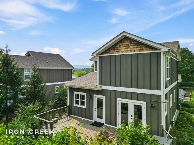 Building Photo - Elegant Contemporary Home in North Asheville
