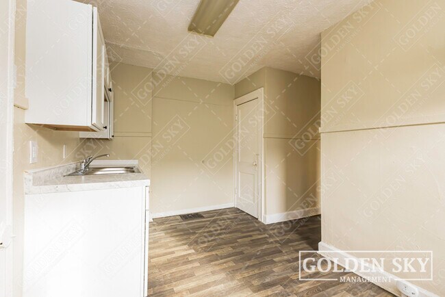 Foto del edificio - 2937 N Kenwood Ave