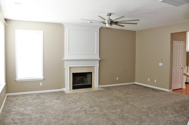 Building Photo - 10 Bushwood Dr