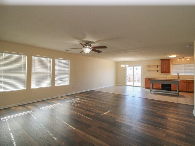 Foto del edificio - Modern and updated home in desirable East ...
