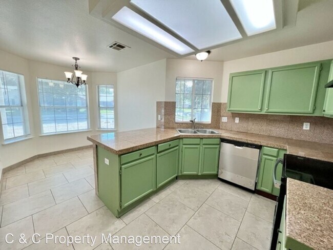 Building Photo - 5 br, 3 bath House - 5408 W. Garland Ave