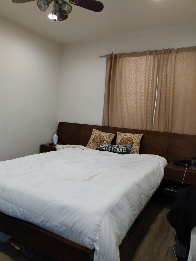 1 bedroom (queen bed) - 325 Sturtevant Dr