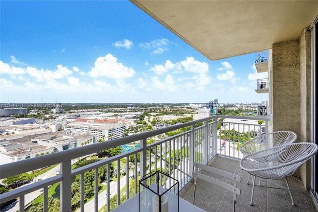 Foto del edificio - 19501 W Country Club Dr