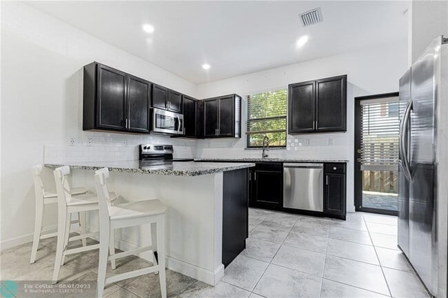 Foto del edificio - 1616 SW 28th St