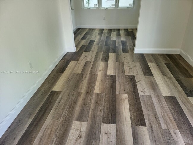 Foto del edificio - 285 NE 80th Terrace