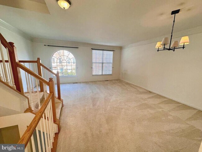 Building Photo - 13030 Park Crescent Cir