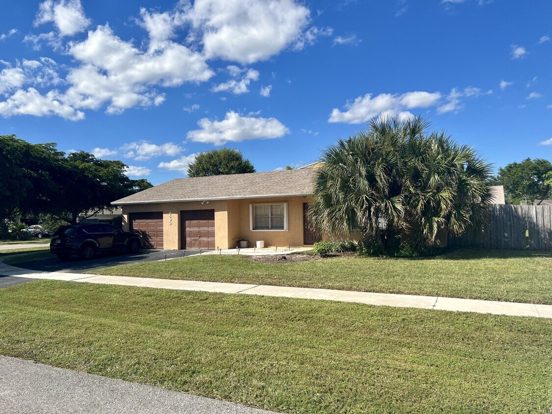 9593 Richmond Cir, Boca Raton, FL 33434 House for Rent in Boca Raton