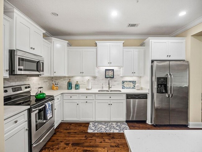 Foto del edificio - 802 Reserve Ln