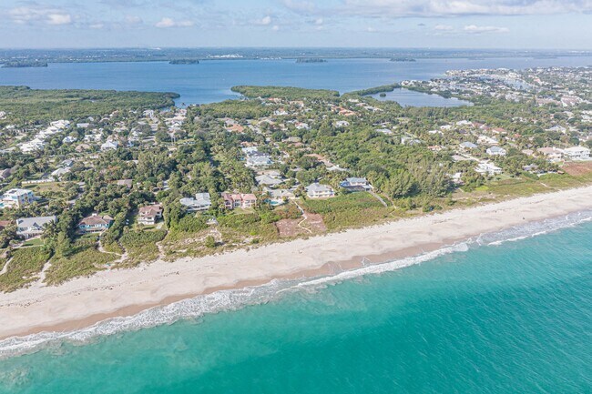 Foto del edificio - 2225 Silver Sands Ct