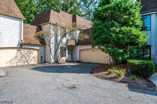 Building Photo - 130 Park Gate Dr