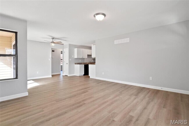 Foto del edificio - 701 Oak Hollow Ct