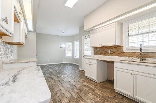 Foto del edificio - 5535 Liberty Ridge Cove