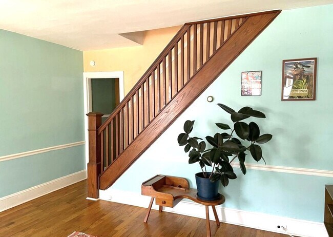 Building Photo - Stunning 2-Bedroom Townhome in Manayunk! A...