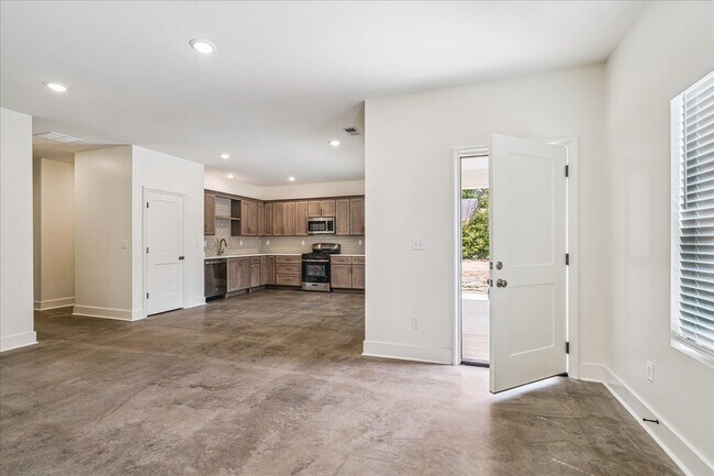 Foto del edificio - 3556 Carnes Ave