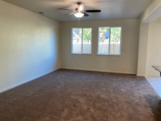 Foto del edificio - NEWER 3 Bedroom 2 Bath Home For Rent in Gated Community