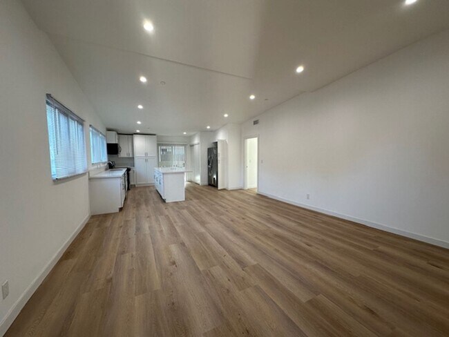 Foto del edificio - Completely remodeled 4+2 sprawled across a...
