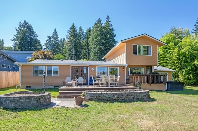 Building Photo - SHORT TERM LEASES! 1-6 months - 3-Bedroom ...