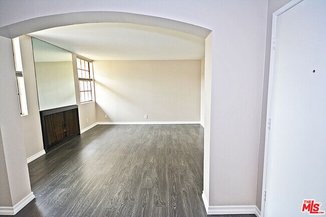 Foto del edificio - 750 Kings Rd