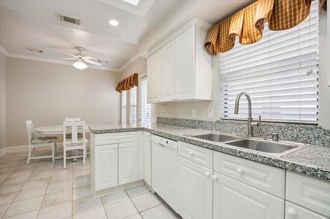 Foto del edificio - 2422 Dorrington St