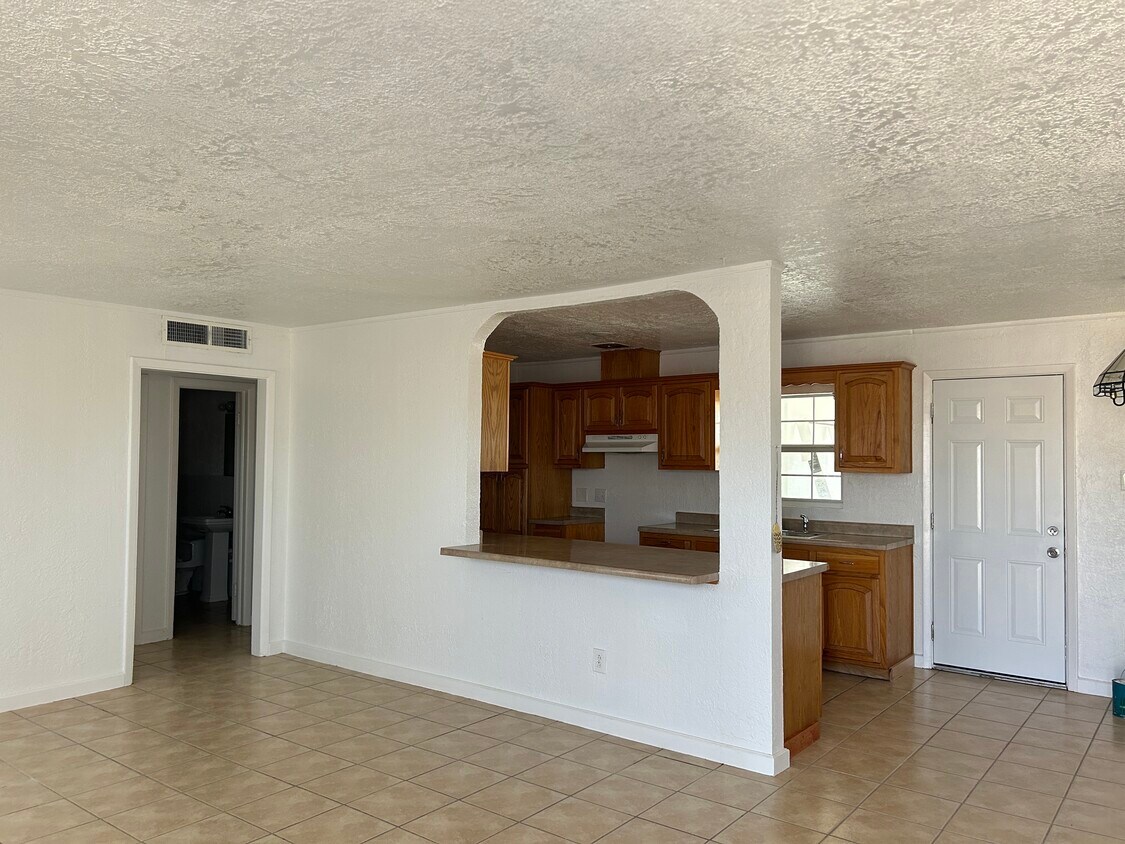 Building Photo - 1510 Dennis Cir