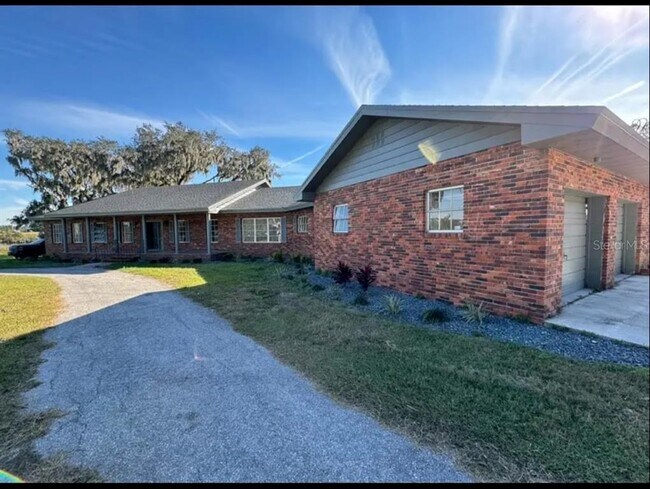 Foto del edificio - 1019 State Rd 540 W