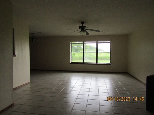 Building Photo - Very Nice Home Located in the Cache area! ...