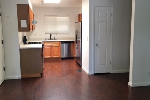 Sala de estar a cocina - 386 Arbor Ave