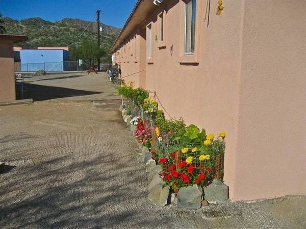 Foto del edificio - 553 W Esperanza Ave