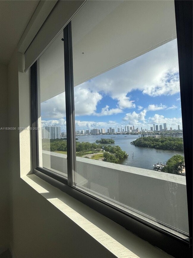 Building Photo - 16395 Biscayne Blvd