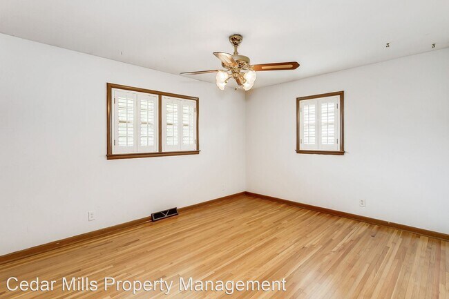 Building Photo - 3 br, 2 bath House - 6410 E. 10th St.