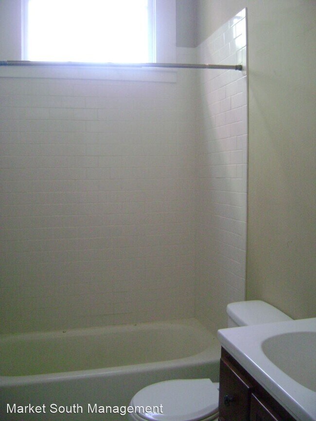 Building Photo - 2 br, 1 bath House - 112 E Duffy Street Un...