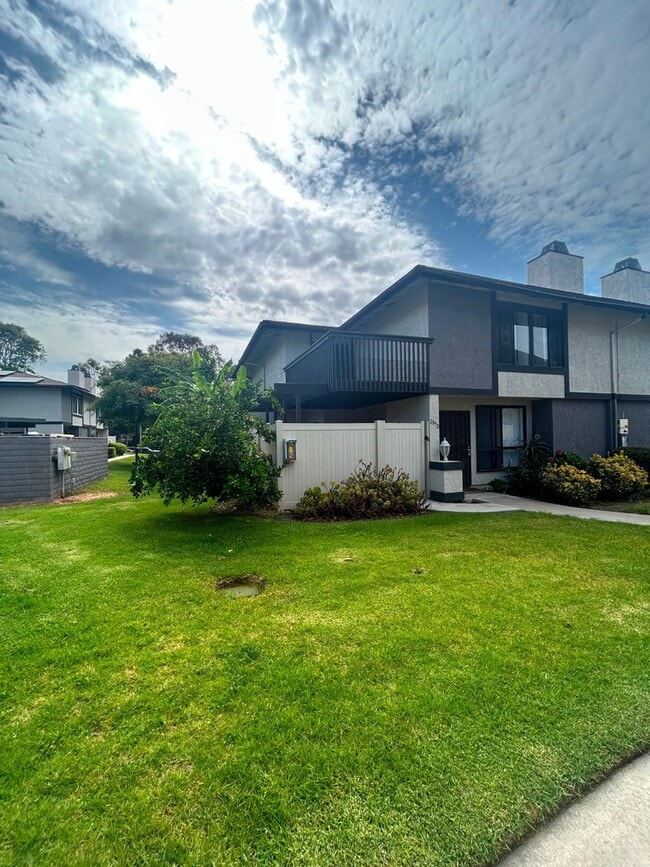 Building Photo - 285 Rancho Dr