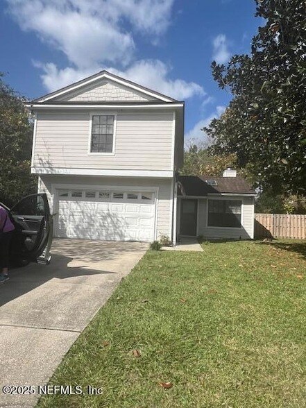 Foto principal - 3811 English Colony Dr N