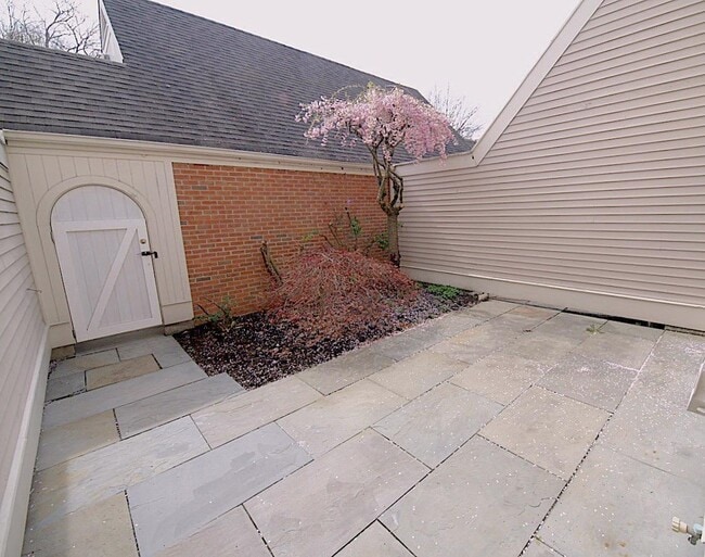 14 Sedgewick Village Ln, Darien, CT 06820 Condo for Rent in Darien, CT